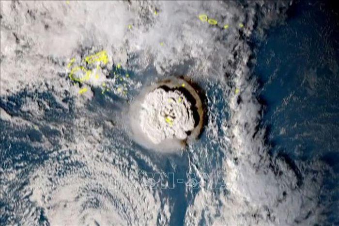 Nui lua phun trao gay ra song than tai Tonga - NASA điều chỉnh dự báo về kích thước lỗ thủng tầng ozone