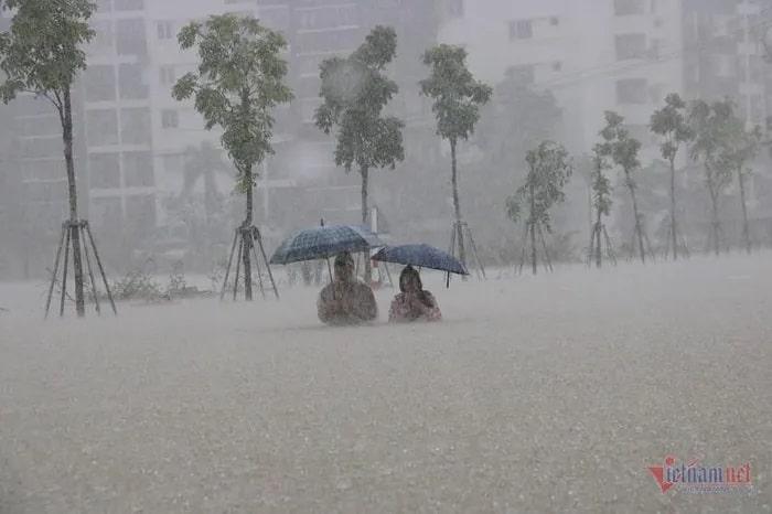TP Hue mua ngap min - Thừa Thiên Huế lũ vượt đỉnh năm 2020, miền Trung tiếp tục mưa lớn