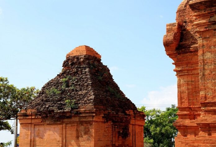 Độc đáo kiến trúc nghệ thuật của Tháp cổ Pô Sah Inư ở Bình Thuận Độc đáo kiến trúc nghệ thuật của Tháp cổ Pô Sah Inư ở Bình Thuận