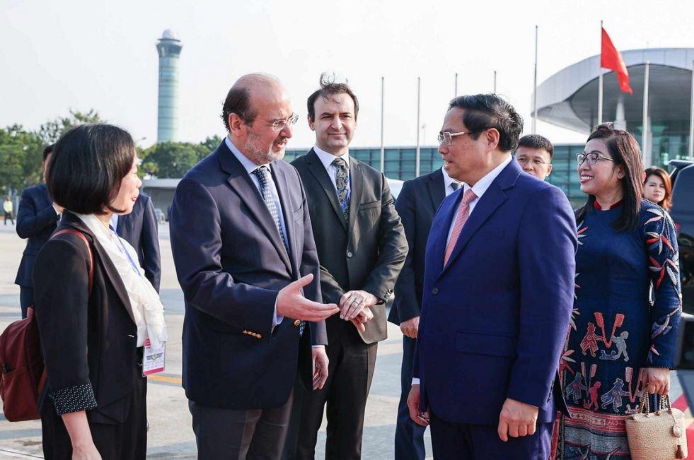Thu tuong va phu nhan 3 min - Thủ tướng và phu nhân lên đường dự COP28, thăm chính thức Thổ Nhĩ Kỳ