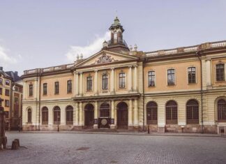 Từ Viện hàn lâm Thụy Điển đến giải thưởng Nobel