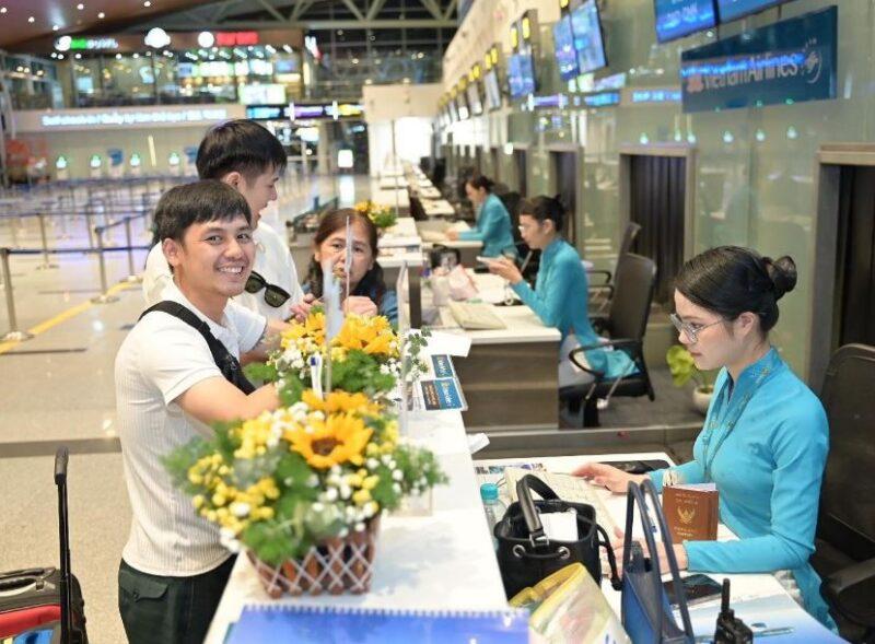 Vietnam Airlines khai truong 2 min 800x589 - Vietnam Airlines khai trương đường bay Đà Nẵng - Đôn Mường, Thái Lan
