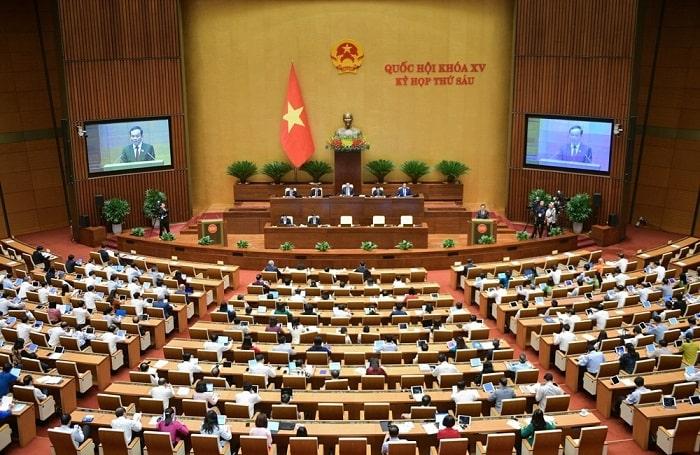 Phó Thủ tướng Trần Lưu Quang cho biết: Chính phủ đã gửi đến các vị đại biểu Quốc hội 19 Báo cáo đầy đủ dài 1.337 trang về kết quả thực hiện 10 Nghị quyết của Quốc hội.