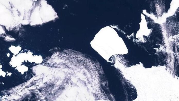 Tảng băng trôi lớn nhất thế giới bắt đầu 'lang thang'