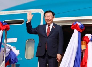Chủ tịch Quốc hội đến Vientiane, bắt đầu tham dự Hội nghị Cấp cao Quốc hội CLV Chủ tịch Quốc hội đến Vientiane, bắt đầu tham dự Hội nghị Cấp cao Quốc hội CLV