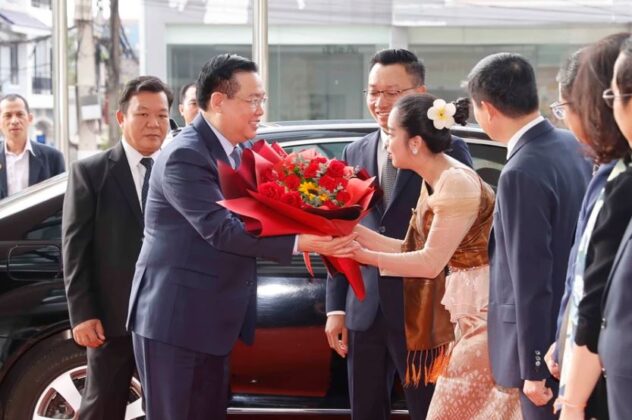 1 min 22 632x420 - Chủ tịch Quốc hội Vương Đình Huệ thăm Công ty Star Telecom tại Lào