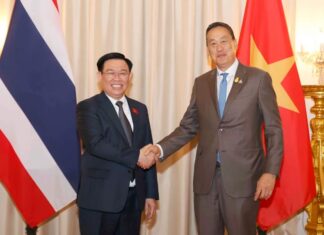 Chủ tịch Quốc hội Vương Đình Huệ hội kiến Thủ tướng Vương quốc Thái Lan