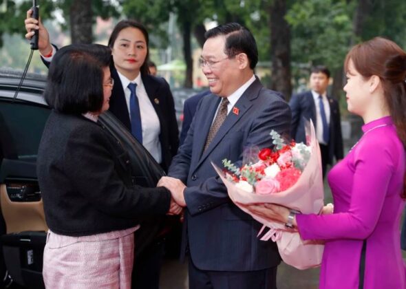 1 min 590x420 - Chủ tịch Quốc hội Vương Đình Huệ đón, hội đàm với Chủ tịch Quốc hội Campuchia