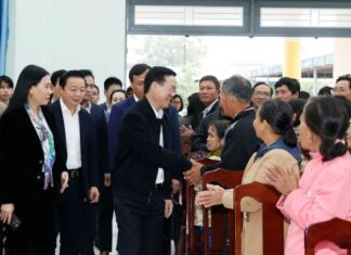 Chủ tịch nước Võ Văn Thưởng thăm, tặng quà nhân dân xã nông thôn mới Bình Thuận