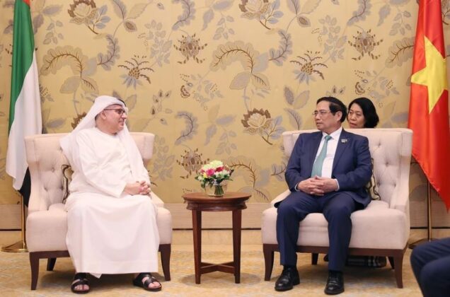 Thủ tướng Phạm Minh Ch&iacute;nh tiếp Bộ trưởng Nguồn nh&acirc;n lực UAE Abdulmanan Al Awar.