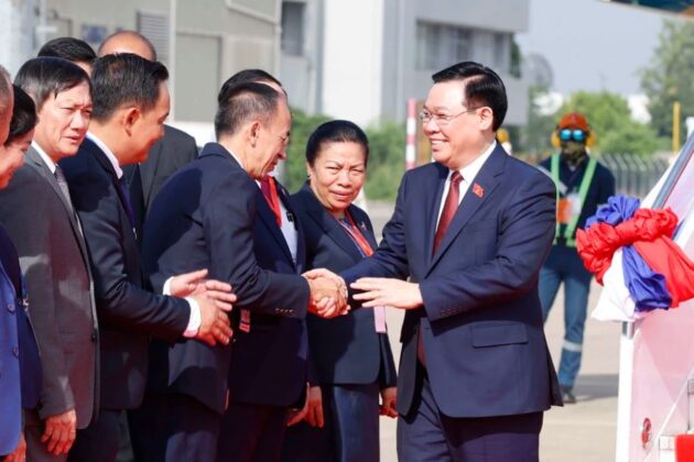 2 min 13 630x420 - Chủ tịch Quốc hội đến Vientiane, bắt đầu tham dự Hội nghị Cấp cao Quốc hội CLV