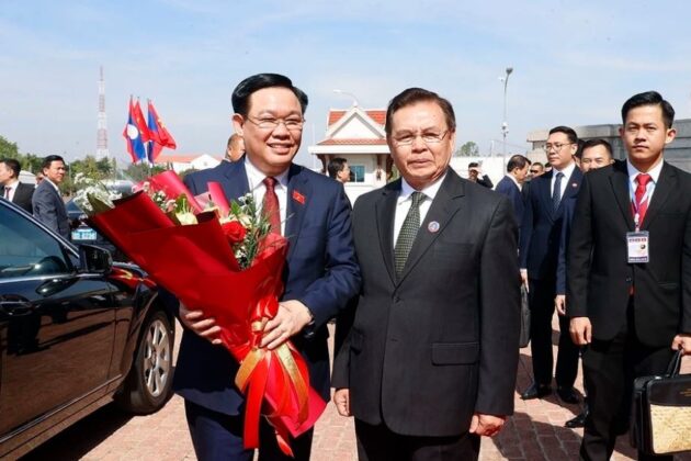 2 min 14 630x420 - Chủ tịch Quốc hội Vương Đình Huệ hội đàm với Chủ tịch Quốc hội Lào