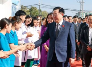 Chủ tịch Quốc hội Vương Đình Huệ đến thăm Bệnh viện Quốc tế La Vie tại Vientiane Chủ tịch Quốc hội Vương Đình Huệ đến thăm Bệnh viện Quốc tế La Vie tại Vientiane