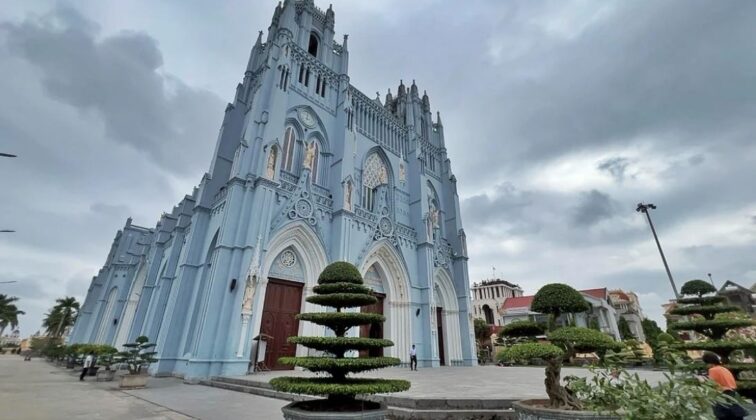 Kiến tr&uacute;c Gothic độc đ&aacute;o của Th&aacute;nh đường lớn nhất khu vực Đ&ocirc;ng Nam &Aacute;
