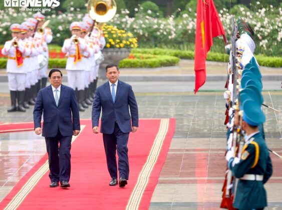 3 min 35 563x420 - Thủ tướng Phạm Minh Chính chủ trì lễ đón và hội đàm với Thủ tướng Campuchia