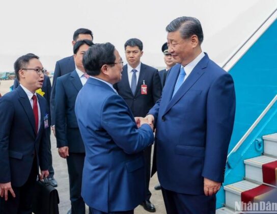 3 min 41 544x420 - Tổng Bí thư, Chủ tịch Trung Quốc Tập Cận Bình đến Hà Nội, bắt đầu chuyến thăm Việt Nam