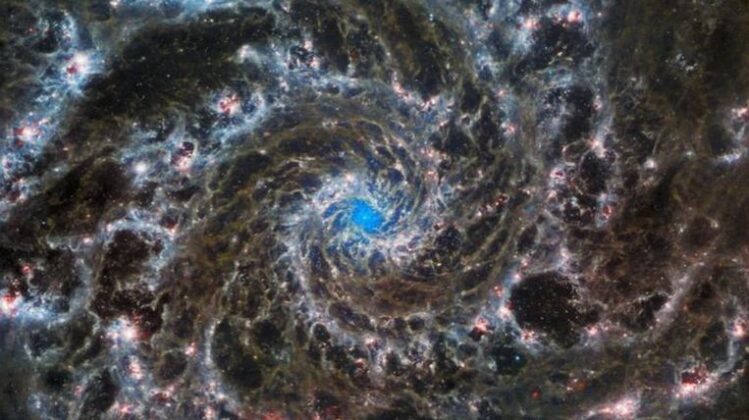 3 min 78 749x420 - 7 bức ảnh đáng kinh ngạc chụp từ Kính viễn vọng Không gian James Webb