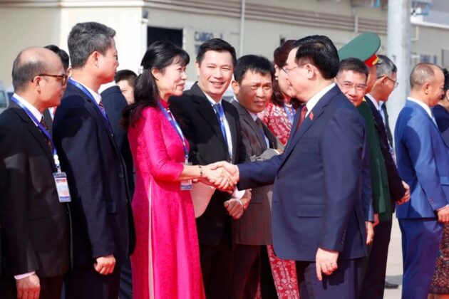 4 min 13 630x420 - Chủ tịch Quốc hội đến Vientiane, bắt đầu tham dự Hội nghị Cấp cao Quốc hội CLV
