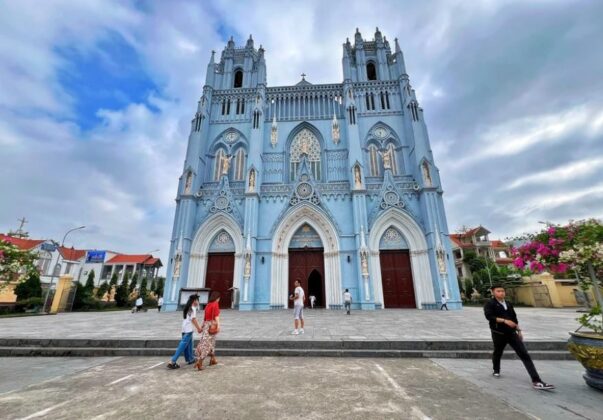 4 min 72 603x420 - Kiến trúc Gothic độc đáo của Thánh đường lớn nhất khu vực Đông Nam Á