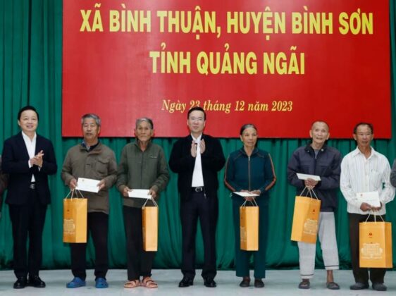 4 min 74 562x420 - Chủ tịch nước Võ Văn Thưởng thăm, tặng quà nhân dân xã nông thôn mới Bình Thuận