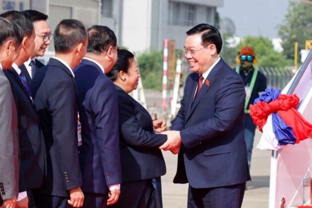 5 min 13 630x420 - Chủ tịch Quốc hội đến Vientiane, bắt đầu tham dự Hội nghị Cấp cao Quốc hội CLV