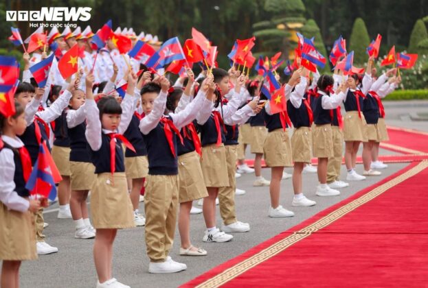 5 min 35 623x420 - Thủ tướng Phạm Minh Chính chủ trì lễ đón và hội đàm với Thủ tướng Campuchia