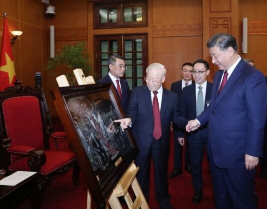 5 min 45 535x420 - Tổng Bí thư Nguyễn Phú Trọng, Tổng Bí thư, Chủ tịch nước Trung Quốc dự Tiệc trà