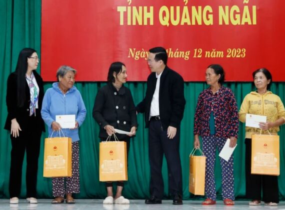 5 min 72 570x420 - Chủ tịch nước Võ Văn Thưởng thăm, tặng quà nhân dân xã nông thôn mới Bình Thuận