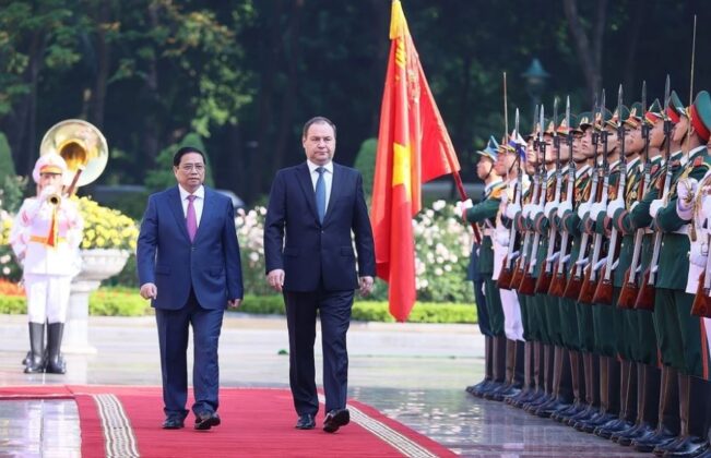 6 min 22 651x420 - Thủ tướng Phạm Minh Chính đón và hội đàm với Thủ tướng Belarus