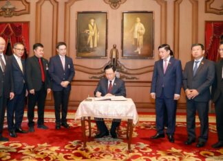 Chủ tịch Quốc hội Vương Đình Huệ thăm Đại học Chulalongkorn của Thái Lan