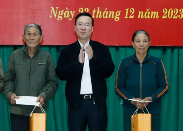 6 min 59 586x420 - Chủ tịch nước Võ Văn Thưởng thăm, tặng quà nhân dân xã nông thôn mới Bình Thuận