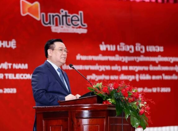 7 min 19 573x420 - Chủ tịch Quốc hội Vương Đình Huệ thăm Công ty Star Telecom tại Lào