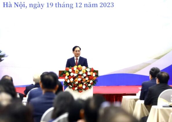 8 min 39 594x420 - Tổng Bí thư Nguyễn Phú Trọng dự Hội nghị Ngoại giao lần thứ 32
