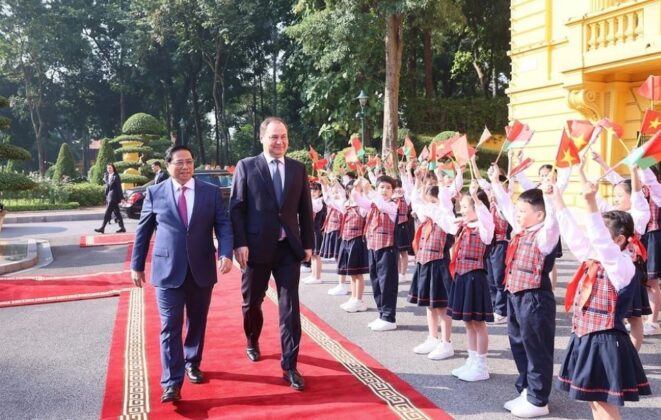 9 min 11 661x420 - Thủ tướng Phạm Minh Chính đón và hội đàm với Thủ tướng Belarus