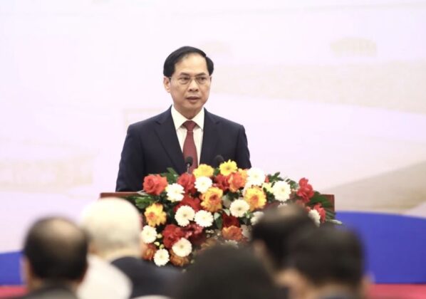 9 min 29 598x420 - Tổng Bí thư Nguyễn Phú Trọng dự Hội nghị Ngoại giao lần thứ 32