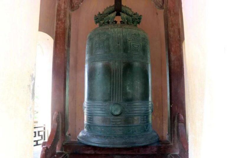 Bao vat Quoc gia o chua Thien Mu 2 min 800x535 - Về cố đô Huế, chiêm ngưỡng 2 Bảo vật Quốc gia ở chùa Thiên Mụ