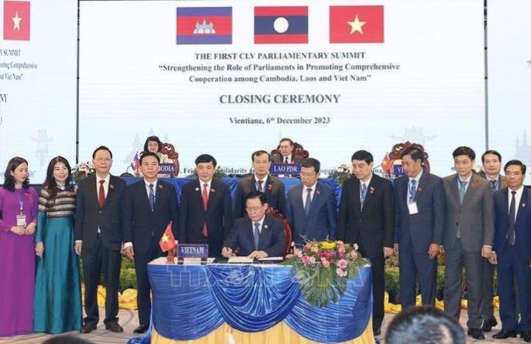 Chu tich Quoc hoi Vuong Dinh Hue 2 min - Hội nghị Cấp cao Quốc hội 3 nước Campuchia-Lào-Việt Nam thành công tốt đẹp