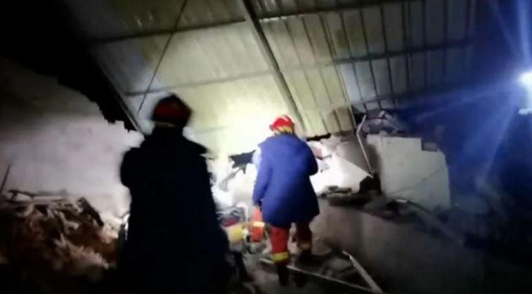 Video: Động đất ở Trung Quốc, hơn 100 người chết