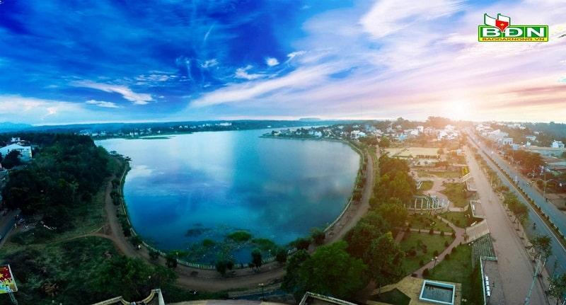Ho nui lua min - Khám phá 'Hồ núi lửa'- Hồ bán nhân tạo đẹp trong vùng CVĐCTC UNESCO Đắk Nông