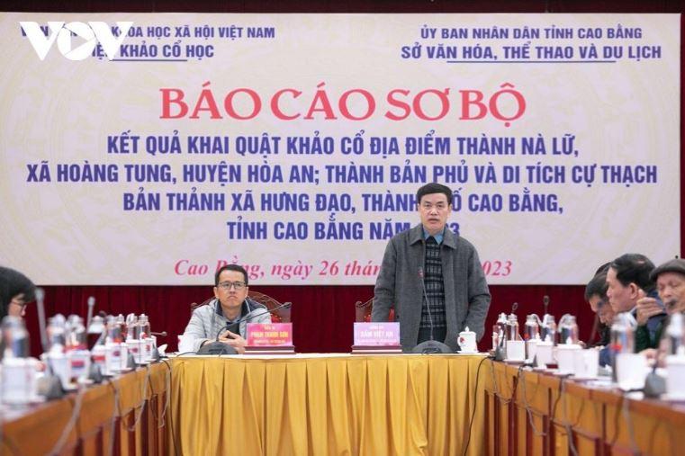 Hội nghị báo cáo sơ bộ kết quả khai quật các địa điểm thành Nà Lữ, thành Bản Phủ và di tích Cự Thạch được tổ chức sáng 26/12 tại Trung tâm Hội nghị tỉnh Cao Bằng.