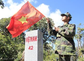 Làm thơ ghi lấy cuộc đời mình* - Tác giả: Nguyễn Đức Mậu
