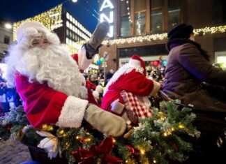 Ông già Noel bắt đầu hành trình phát quà cho trẻ em khắp thế giới Ông già Noel bắt đầu hành trình phát quà cho trẻ em khắp thế giới