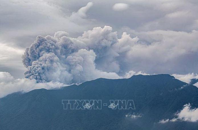 No luc tim kiem nguoi mat tich 2 min - Nỗ lực tìm kiếm người mất tích sau khi núi lửa Marapi phun trào