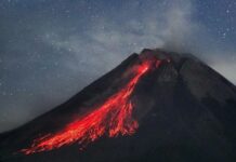Núi lửa phun trào ở Indonesia: 11 người leo núi thiệt mạng