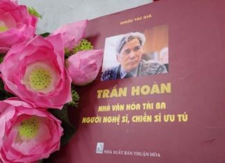 ‘Trần Hoàn – Nhà văn hóa tài ba, người nghệ sĩ, chiến sĩ ưu tú’ 'Trần Hoàn - Nhà văn hóa tài ba, người nghệ sĩ, chiến sĩ ưu tú'