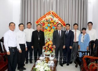 Phó Thủ tướng Trần Lưu Quang thăm và chúc mừng Giáng sinh tại Bình Thuận