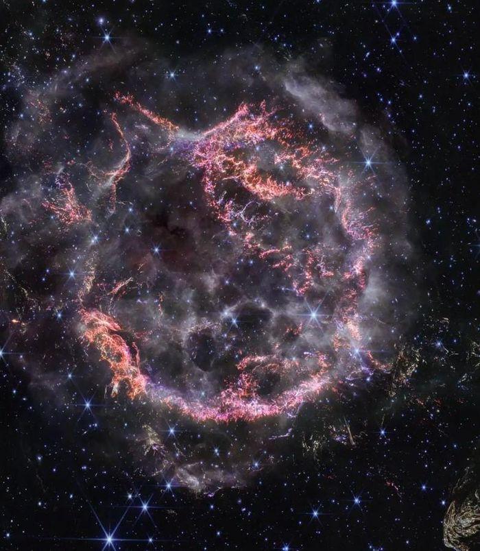 sieu tan tinh Cassiopeia A min - Ảnh chưa từng thấy về 'cái chết' của một ngôi sao qua Kính thiên văn James Webb