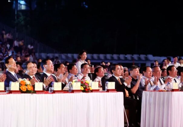 1 min 1 605x420 - Chủ tịch nước Võ Văn Thưởng dự Lễ Kỷ niệm 20 năm thành lập tỉnh Hậu Giang
