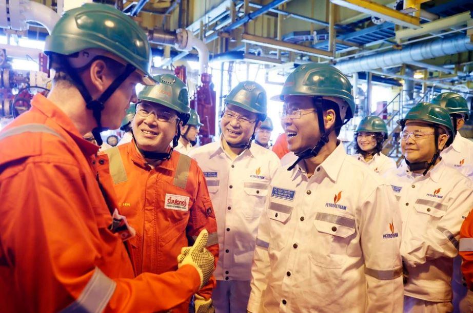 Chủ tịch nước chúc Tết công nhân giàn khai thác dầu khí Cửu Long JOC