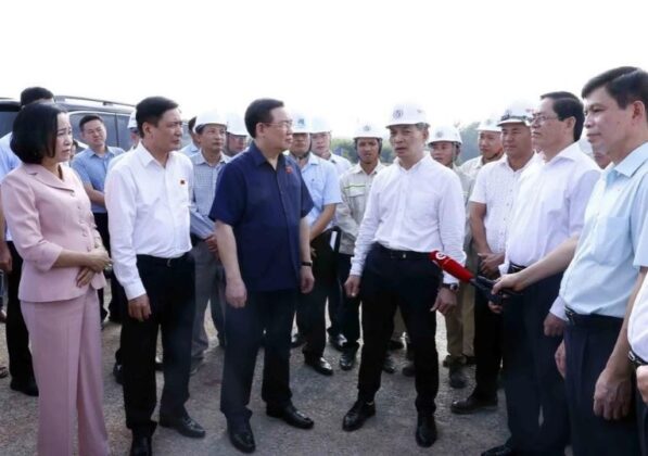 2 min 2 597x420 - Chủ tịch Quốc hội kiểm tra tiến độ xây dựng cao tốc Biên Hòa-Vũng Tàu và thăm Công ty Hóa dầu Long Sơn